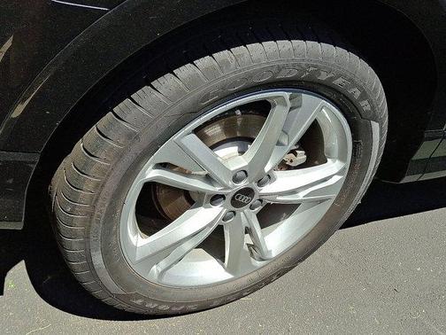 2024 Audi Q3 45 S line Premium
