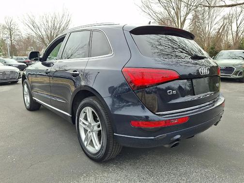 Moonlight Blue Metallic 2016 Audi Q5 2.0T Premium Plus