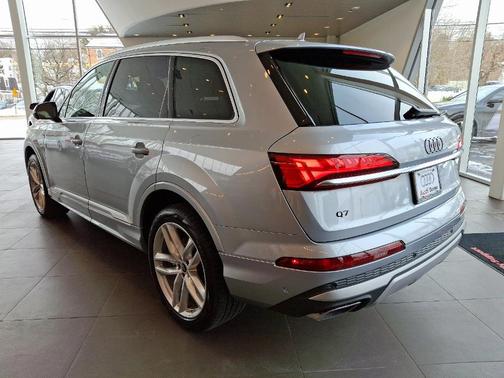 2025 Audi Q7 55 Premium Plus