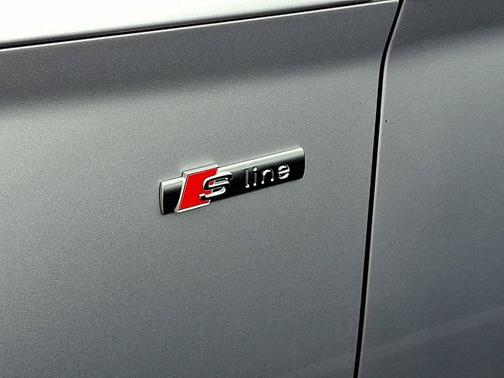 2022 Audi Q5 45 S line Premium Plus