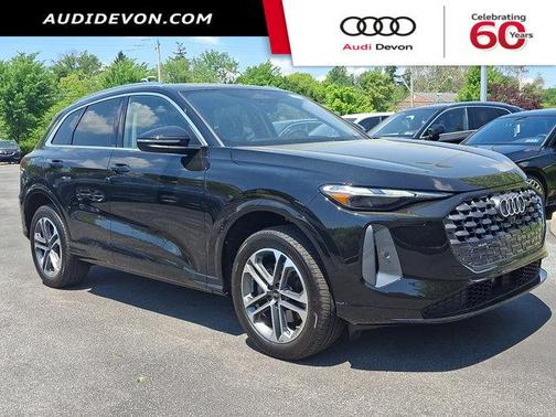 Mythos Black Metallic 2025 Audi Q5 2.0T quattro Premium