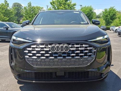 Mythos Black Metallic 2025 Audi Q5 2.0T quattro Premium