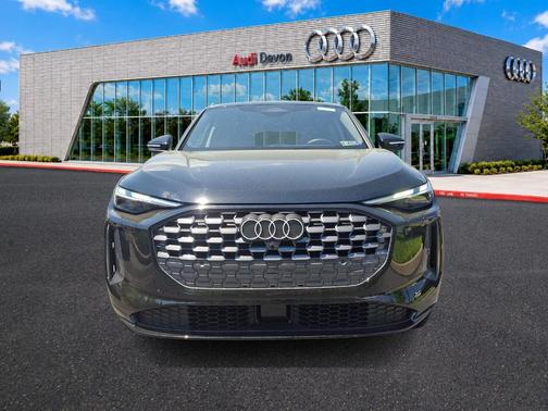 Mythos Black Metallic 2025 Audi Q5 2.0T quattro Premium