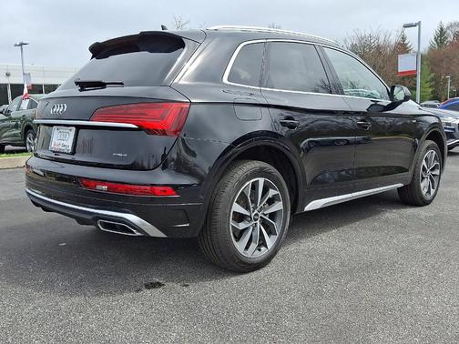 Mythos Black Metallic 2022 Audi Q5 45 S line Prestige