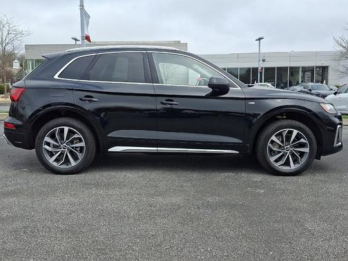 Mythos Black Metallic 2022 Audi Q5 45 S line Prestige