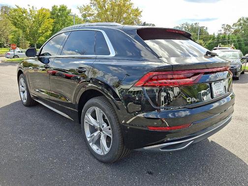 2022 Audi Q8 55 Premium Plus