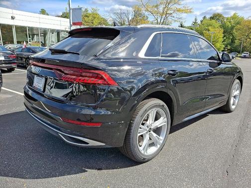 2022 Audi Q8 55 Premium Plus
