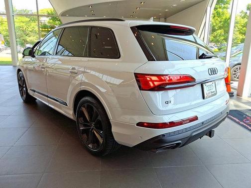 2025 Audi Q7 55 Premium Plus