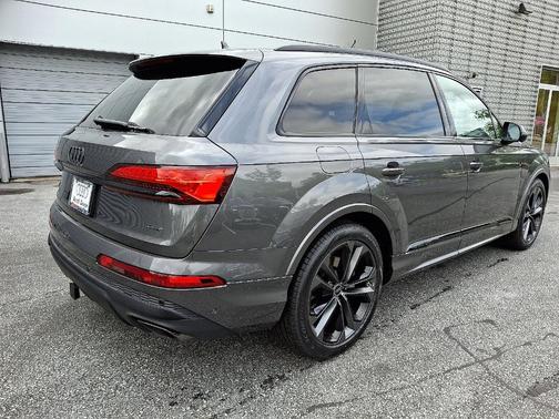 2025 Audi Q7 55 Premium Plus