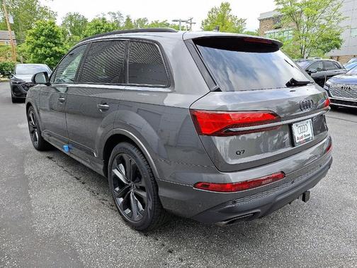 2025 Audi Q7 55 Premium Plus