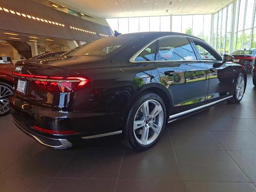 Sebring Black Crystal Effect 2026 Audi A8 L 55