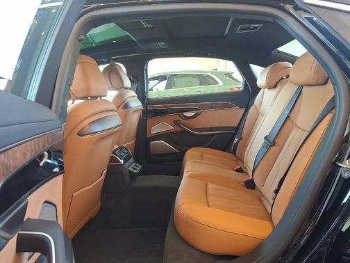 Sebring Black Crystal Effect 2026 Audi A8 L 55