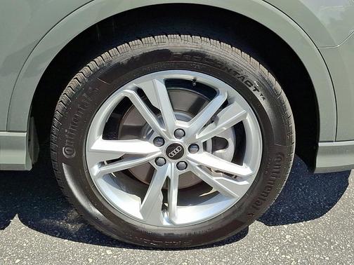 2024 Audi Q3 45 S line Premium