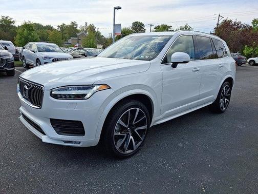 2022 Volvo XC90 T6 Momentum 7 Passenger