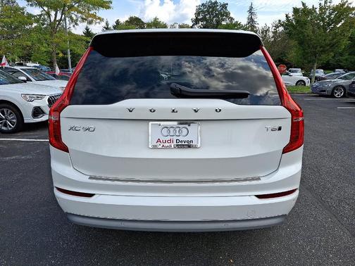 2022 Volvo XC90 T6 Momentum 7 Passenger