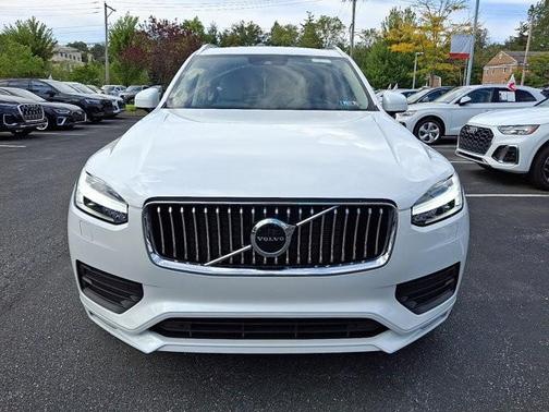 2022 Volvo XC90 T6 Momentum 7 Passenger