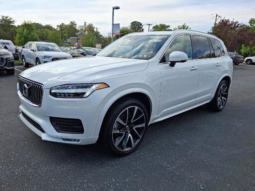 2022 Volvo XC90 T6 Momentum 7 Passenger