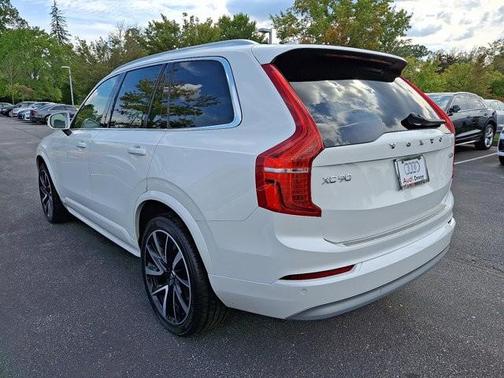 2022 Volvo XC90 T6 Momentum 7 Passenger