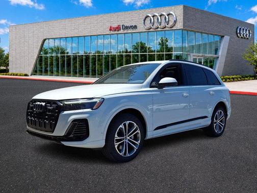 Glacier White Metallic 2026 Audi Q7