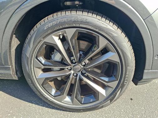 Daytona Gray Pearl 2026 Audi Q7 55 Premium