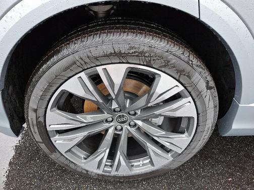 2025 Audi Q8 Premium Plus