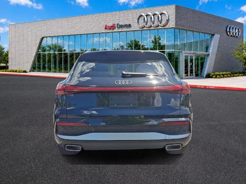 Mythos Black Metallic 2025 Audi Q5 2.0T quattro Premium