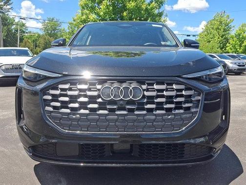 Mythos Black Metallic 2025 Audi Q5 2.0T quattro Premium