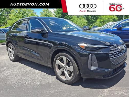 Mythos Black Metallic 2025 Audi Q5 2.0T quattro Premium