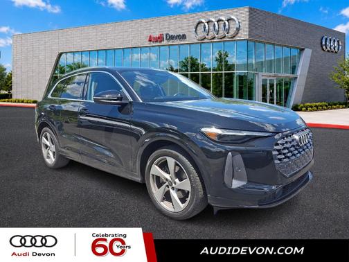 Mythos Black Metallic 2025 Audi Q5 2.0T quattro Premium