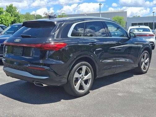 Mythos Black Metallic 2025 Audi Q5 2.0T quattro Premium