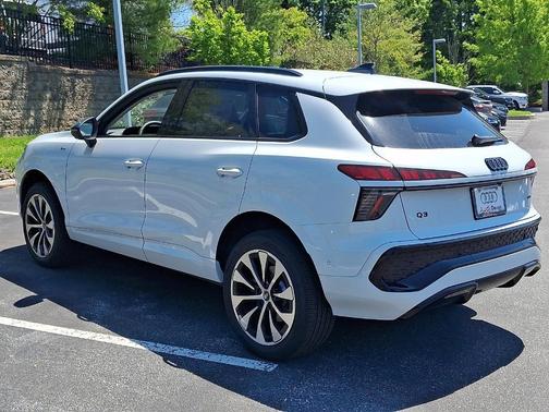 Glacier White Metallic 2026 Audi Q3 S line
