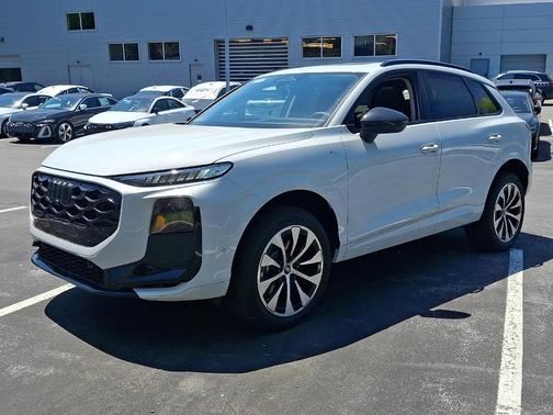 Glacier White Metallic 2026 Audi Q3 S line