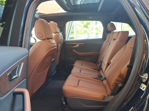 Blue Metallic 2026 Audi Q7 45 Premium