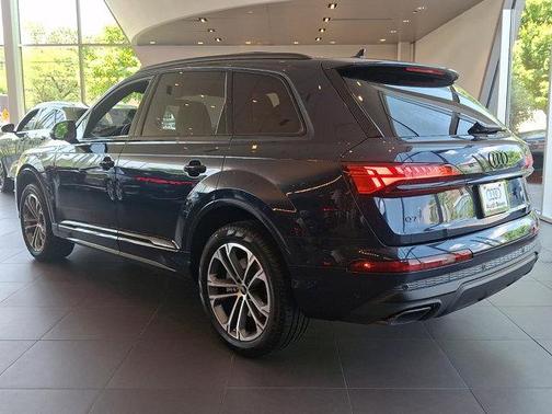 Blue Metallic 2026 Audi Q7 45 Premium