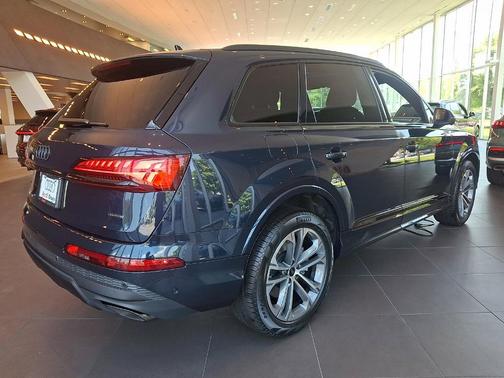 Blue Metallic 2026 Audi Q7 45 Premium