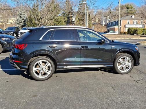 2024 Audi Q3 45 S line Premium