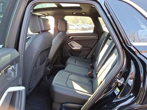 2024 Audi Q3 45 S line Premium