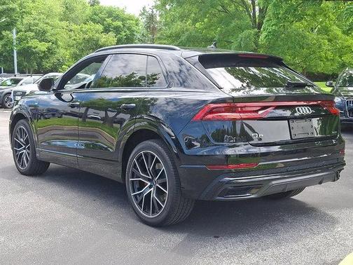 Mythos Black Metallic 2022 Audi Q8 55 Premium Plus