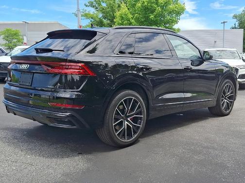Mythos Black Metallic 2022 Audi Q8 55 Premium Plus