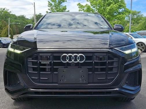 Mythos Black Metallic 2022 Audi Q8 55 Premium Plus