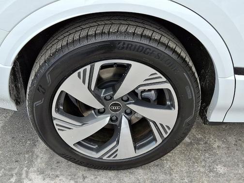 2025 Audi Q6 e-tron Premium