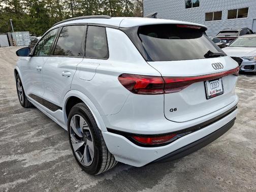 2025 Audi Q6 e-tron Premium