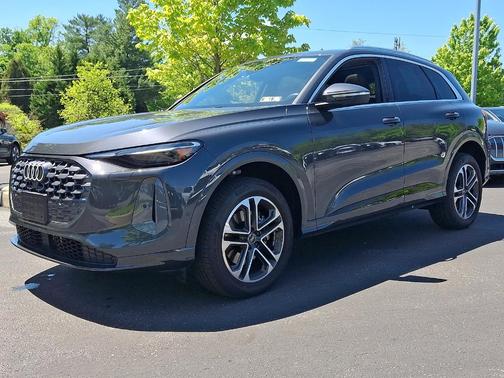 Tambora Gray Metallic 2025 Audi Q5 2.0T quattro Premium