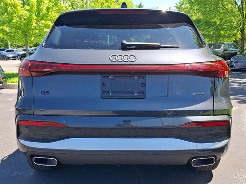 Tambora Gray Metallic 2025 Audi Q5 2.0T quattro Premium