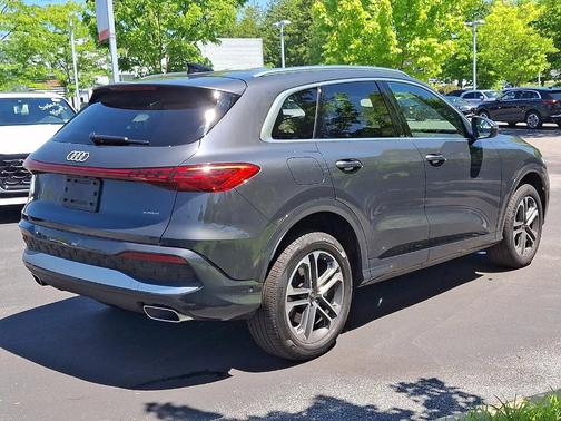 Tambora Gray Metallic 2025 Audi Q5 2.0T quattro Premium