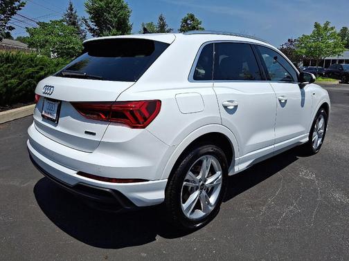 2024 Audi Q3 45 S line Premium
