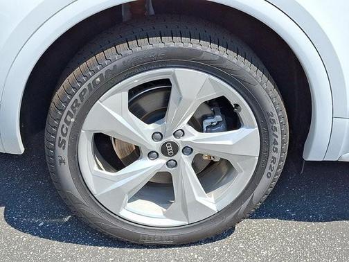 2025 Audi Q5 45 S line quattro Premium