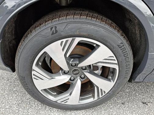 2025 Audi Q6 e-tron Premium