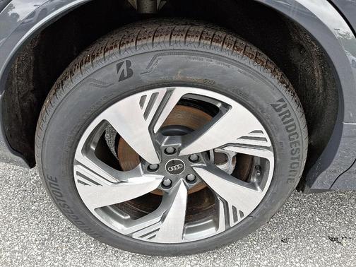 2025 Audi Q6 e-tron Premium