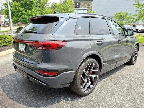 2025 Audi SQ6 e-tron Premium